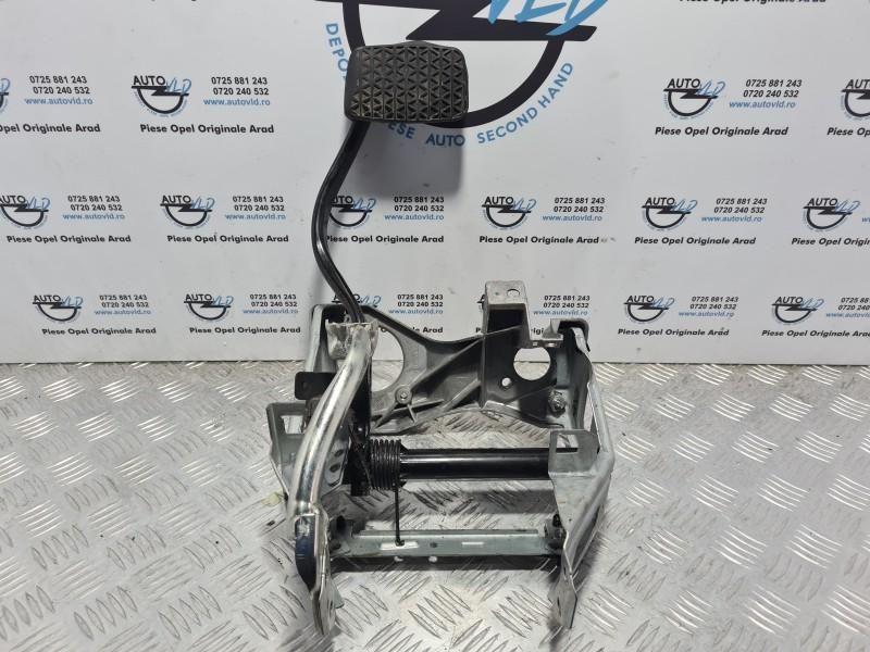 Pod pedalier automat Opel Vectra C