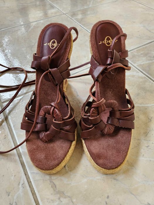 Велурени сандали