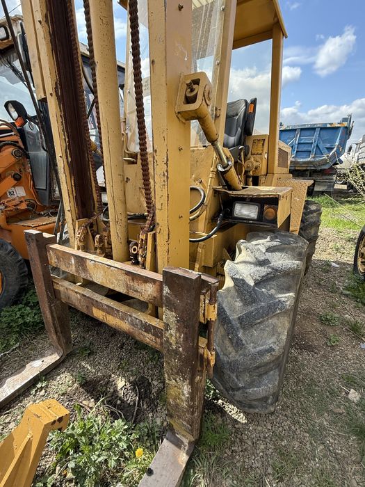 Stivuitor teren accidentat si cupa incarcare 4x4