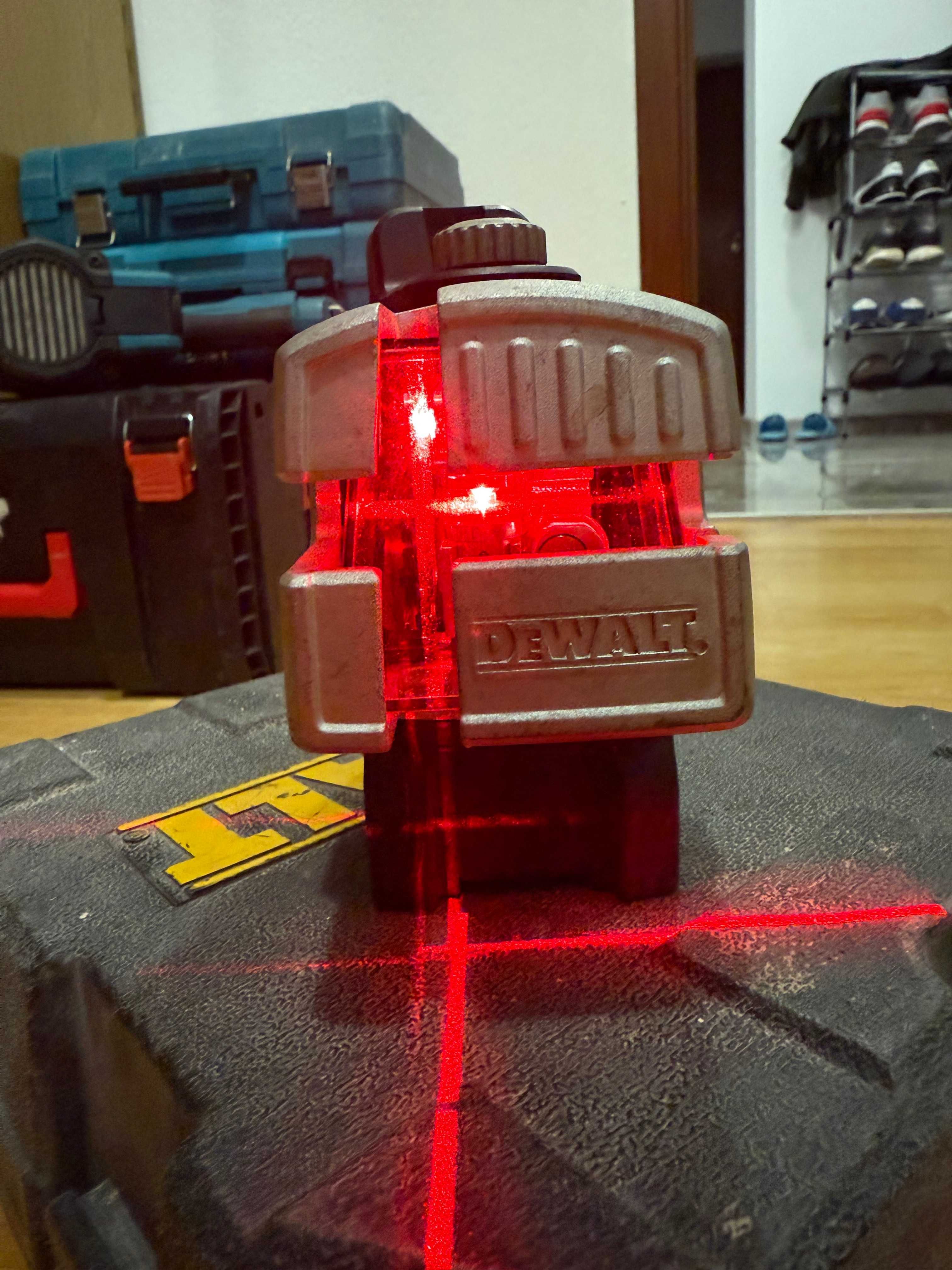 Лазерен Нивелир Dewalt DW089