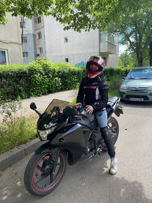 CBR 125R AN 2011-PRET 2200euro