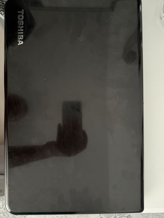 Laptop Toshiba Satellite C55-A-1H1 – i3, 4GB RAM, SSD 480GB