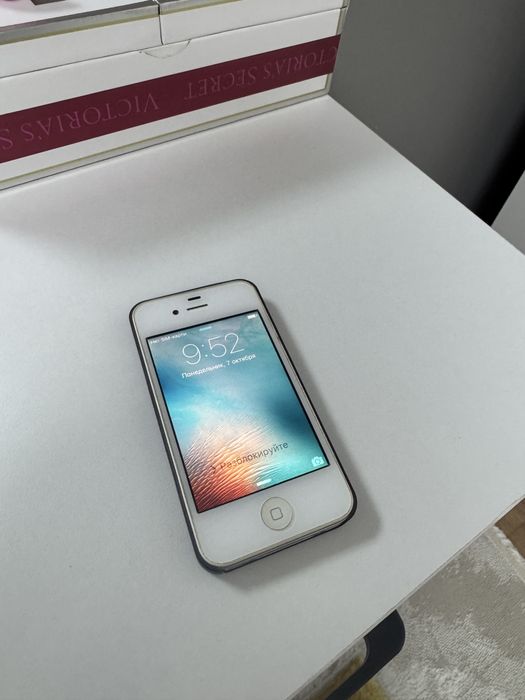 Продам iPhone 4S