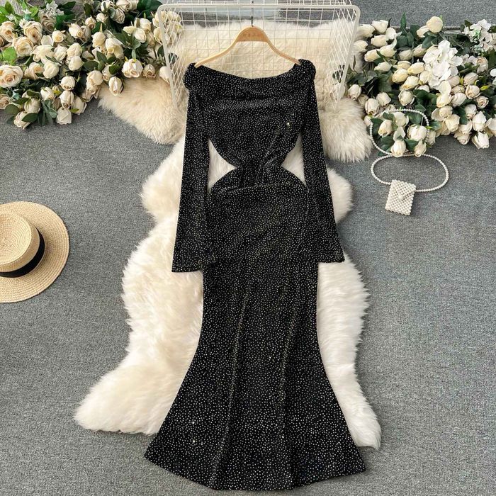 Вечернее платье черного цвета