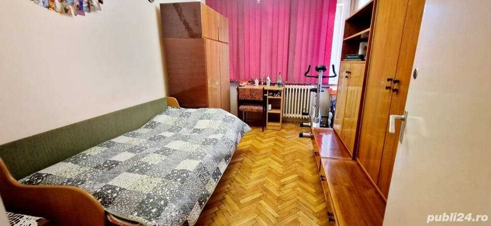 Apartament 3 camere, decomandat, B-dul Cetății, etaj 2