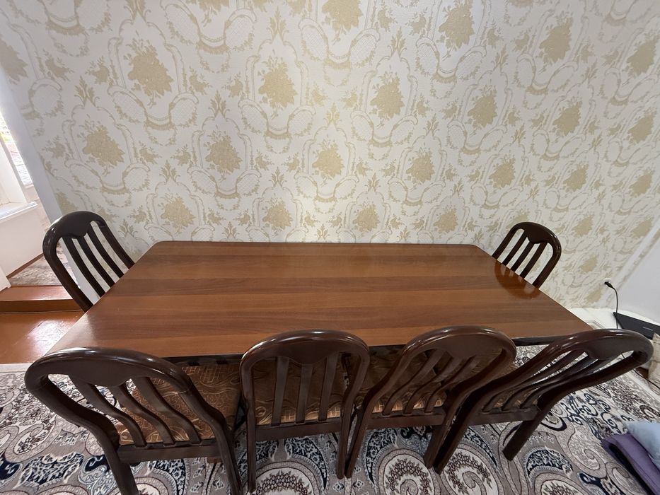 Стол со стульями