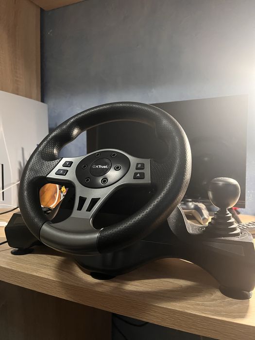 Продавам чисто нов волан GX Trust.