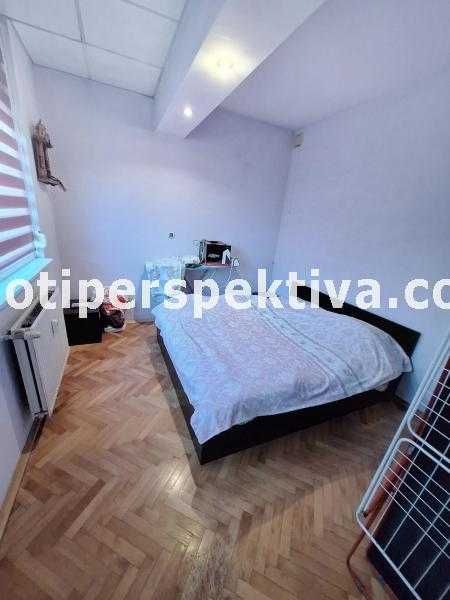 Продава се Тристаен апартамент в Пловдив, Център - 75 кв.м за 2107 €/кв.м - Снимка #4