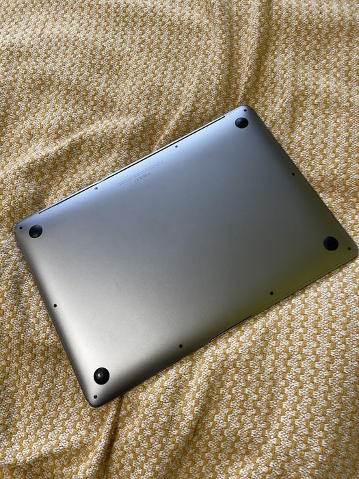 MacBook Air M1 (2020) – 8GB RAM / 256GB SSD