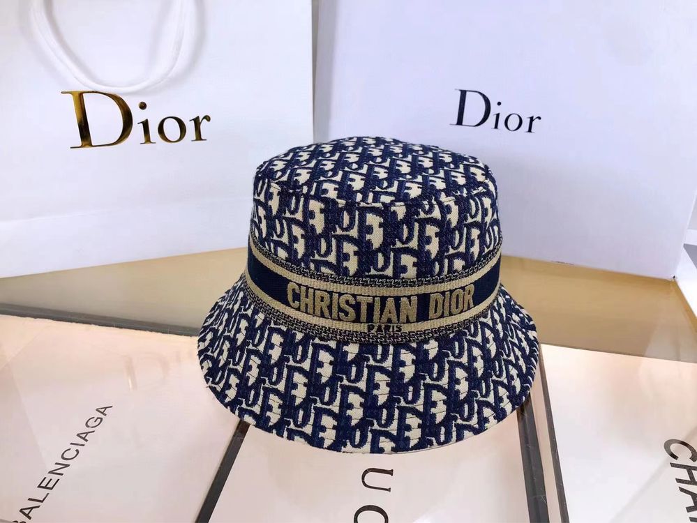 Шапки нов модел Dior