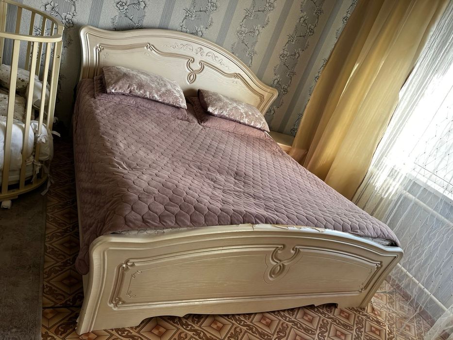 Продам спальный гарнитур