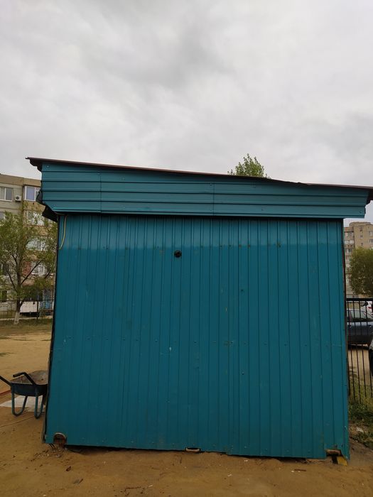 Жилой, утеплённый вагончик.