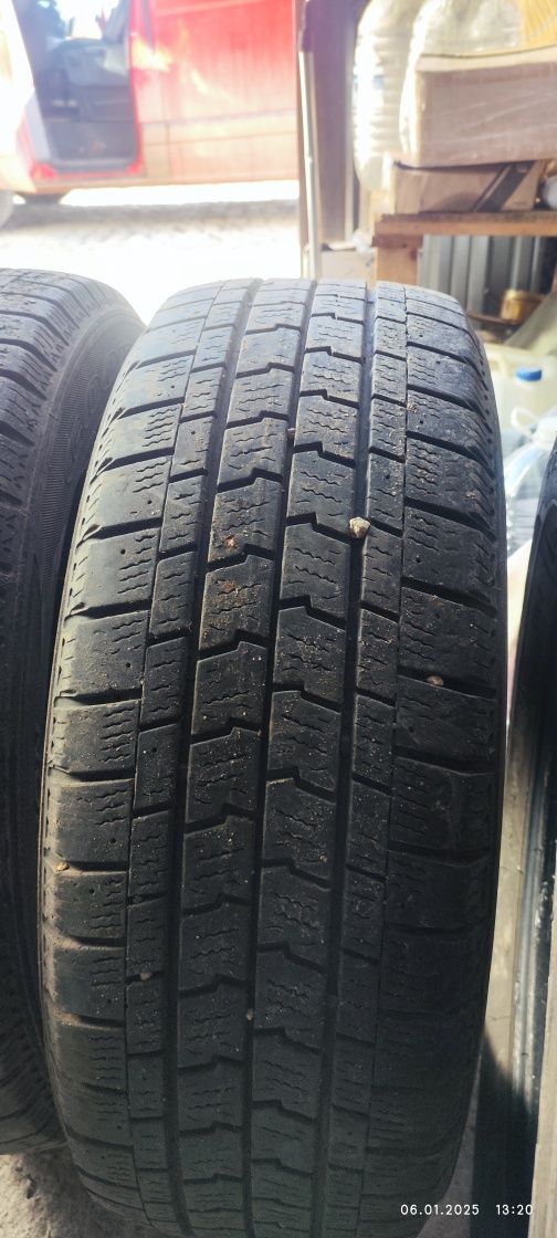 4 броя бусови гуми 215/65/15 104/102/T