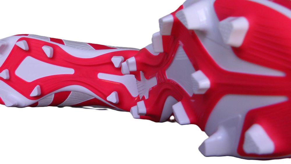Ghete fotbal crampoane NOI Adidas Predator Club marimea 41