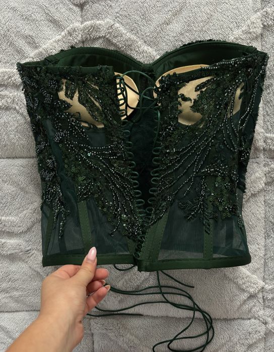 Бална рокля в тъмнозелен цвят с корсет и дълга пола