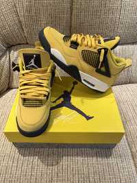 Jordan 4 lightning purtati de cateva ori