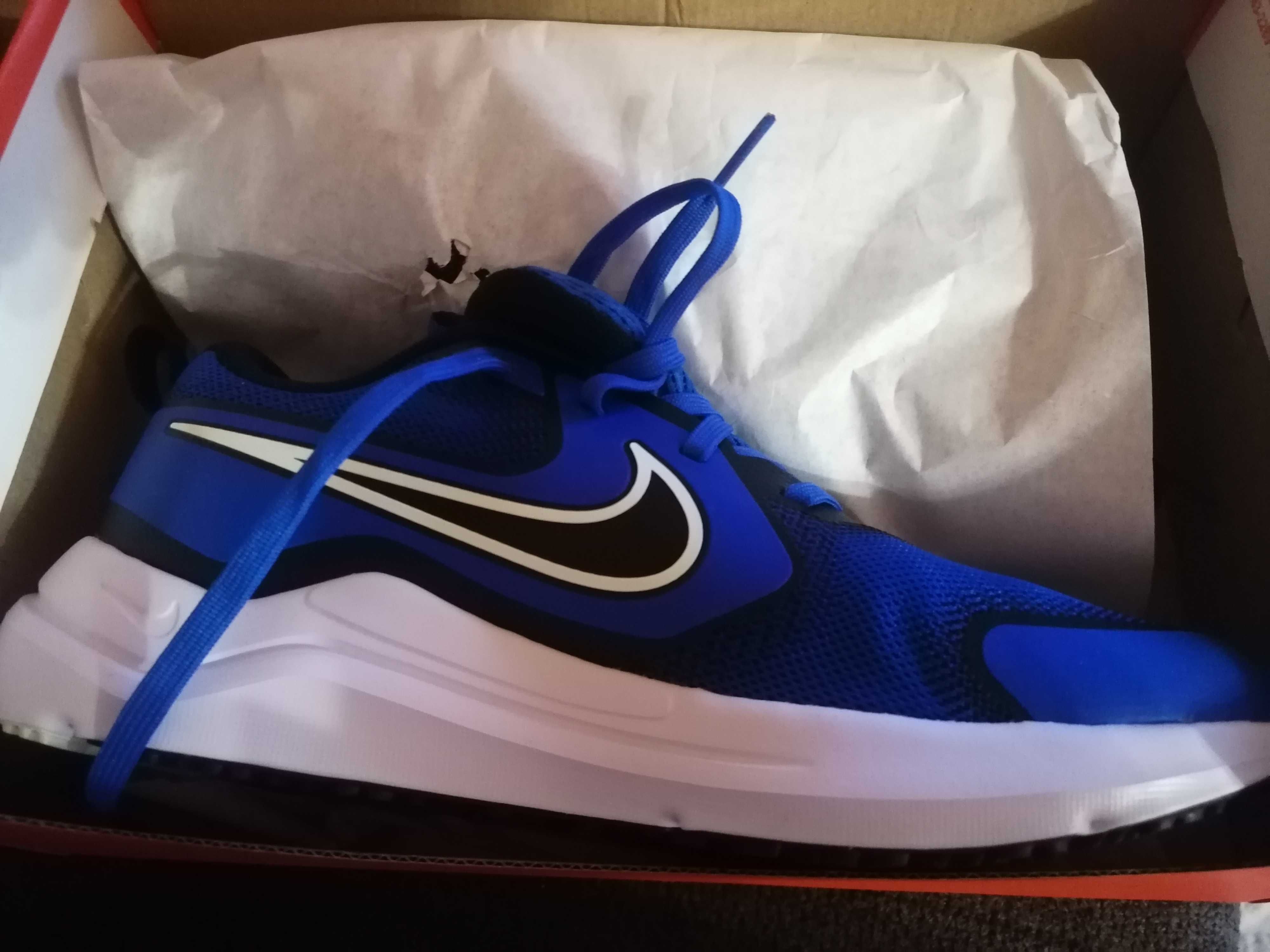 Маратонки Nike  cosmic runner