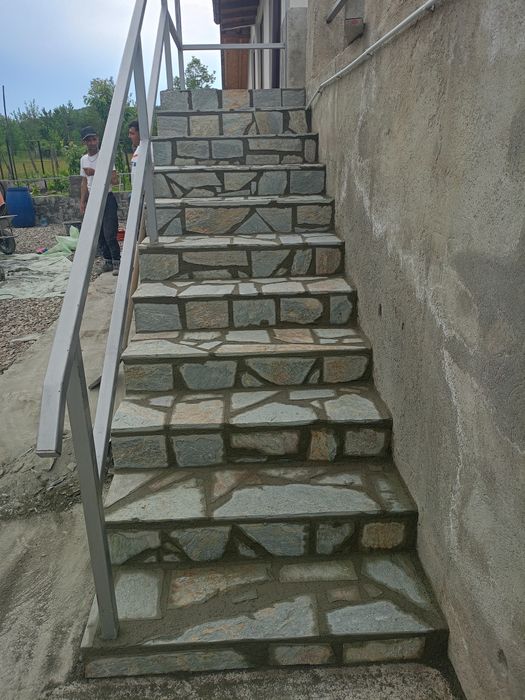 Vând piatră și montez