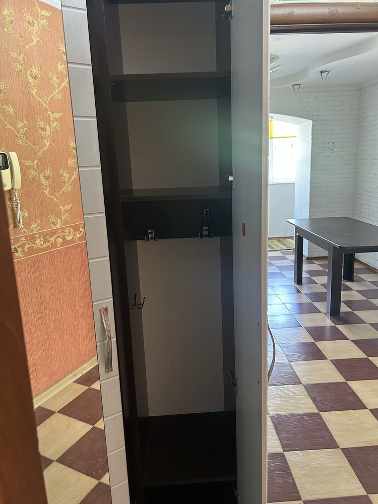 Продам шкаф в прихожую