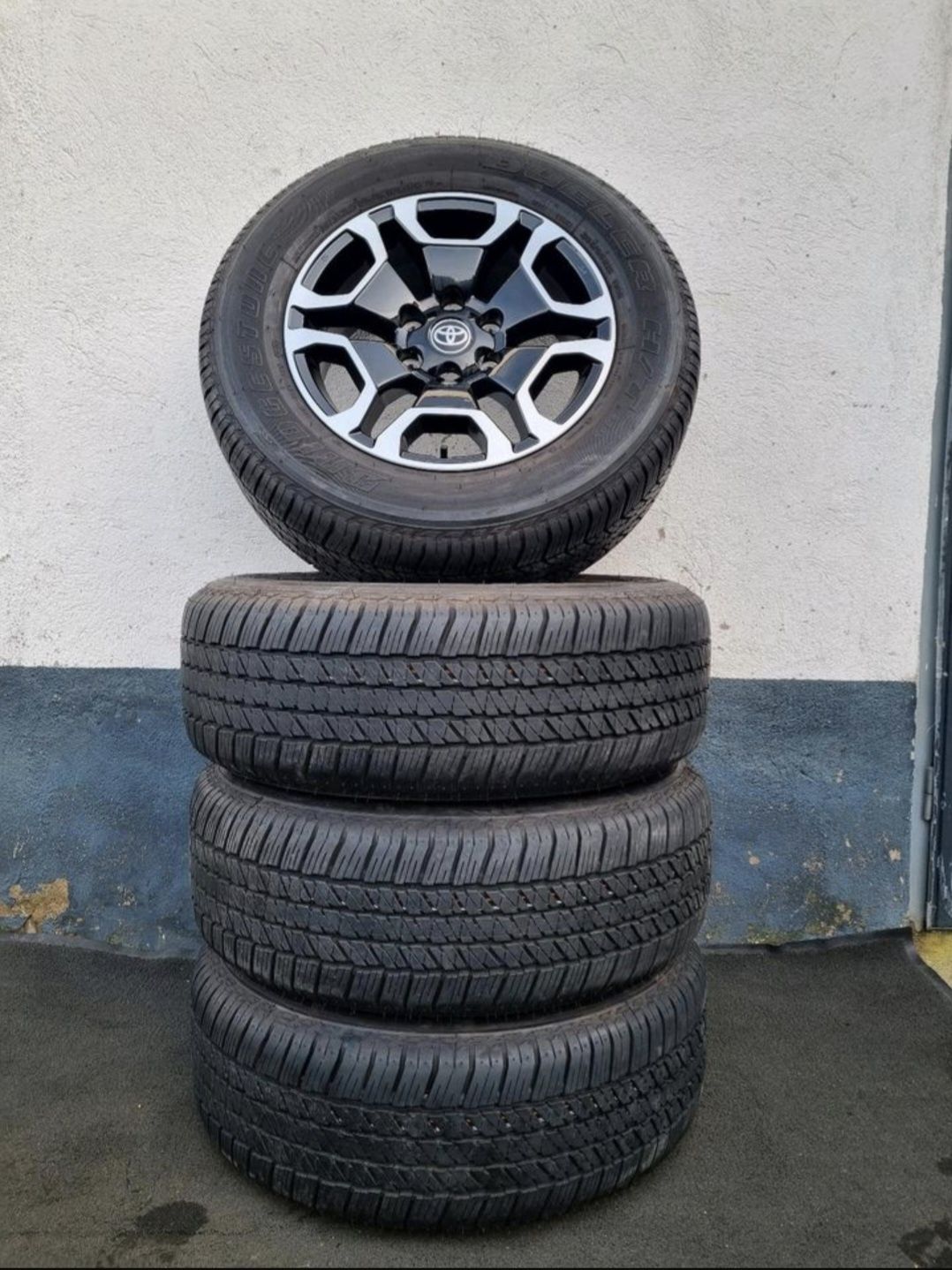 Roti Jante Originale Toyota Hilux 265 60 18.  Bara fata