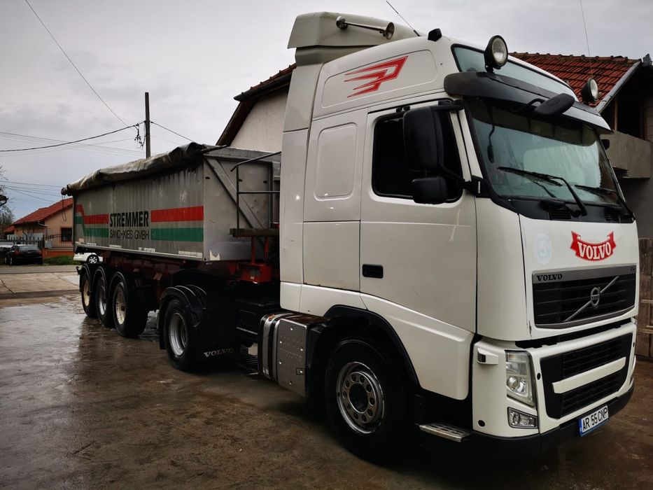 Volvo și semiremorcă bascula