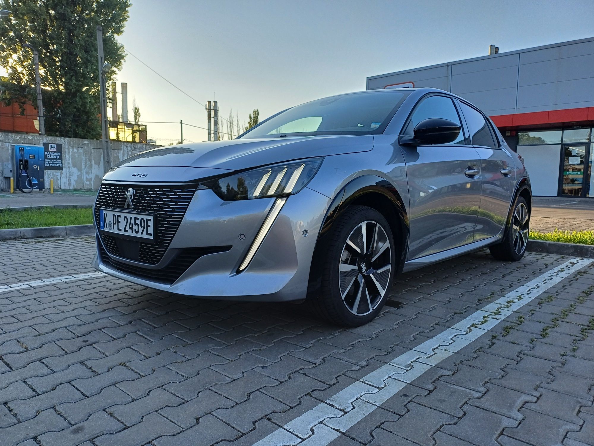 Peugeout e-208 GT