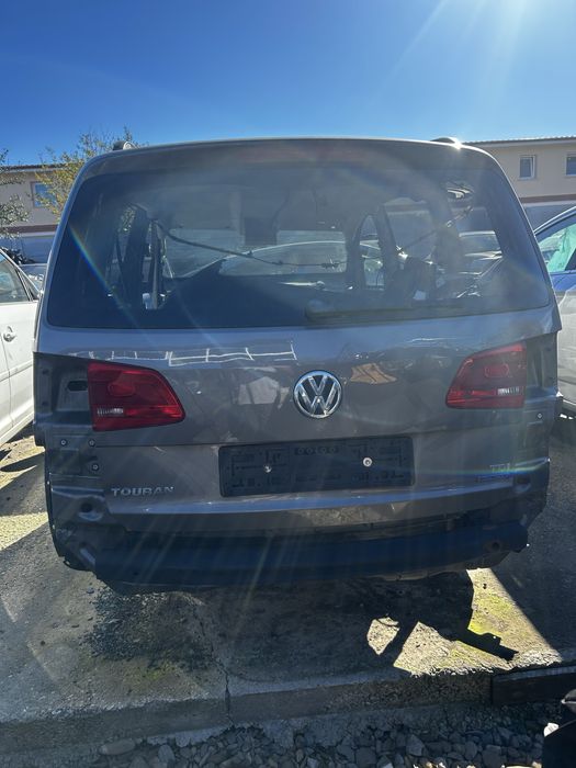 Haion cu lunetă Volkswagen Touran 2012