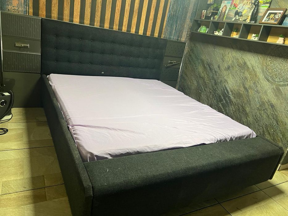 Pat matrimonial 180x200 cu 2 noptiere si somiera cu depozitare