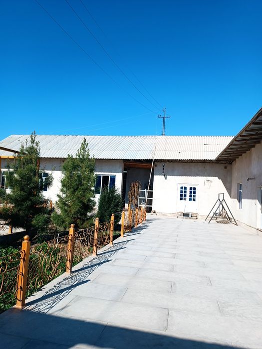 Qorako'l tumani Do'stlik m.f.y da joylashgan uy sotiladi