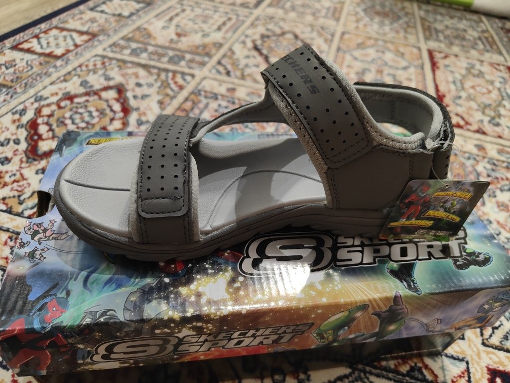 Сандали Skechers  новый сандали размер 35