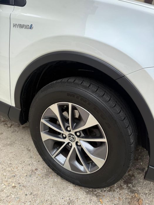 Toyota RAV4 2.5 Hybrid 4X4- 155 CP