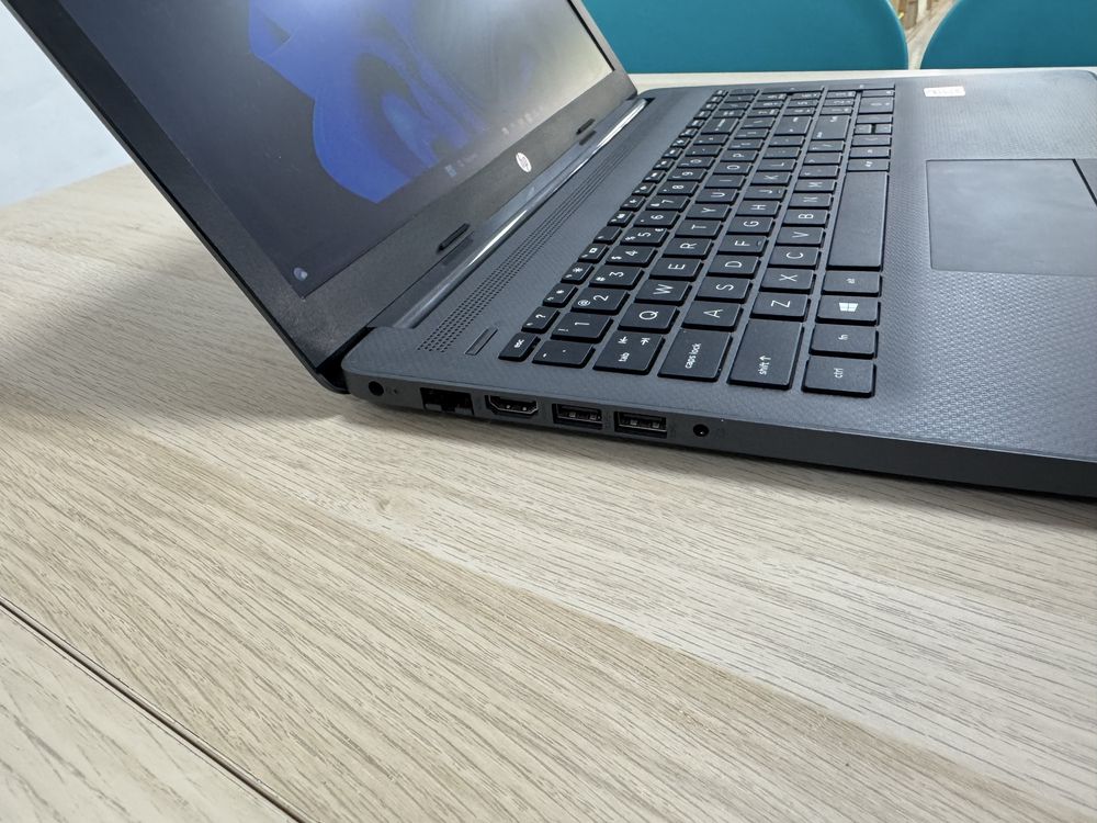 Лаптоп HP NoteBook 250 G7 – i3 10gen / 8GB / 256GB NVMe / Win 11 Pro