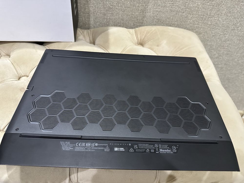 * Dell ALIENWARE M15 мощный игровой ноутбук из США почти новый