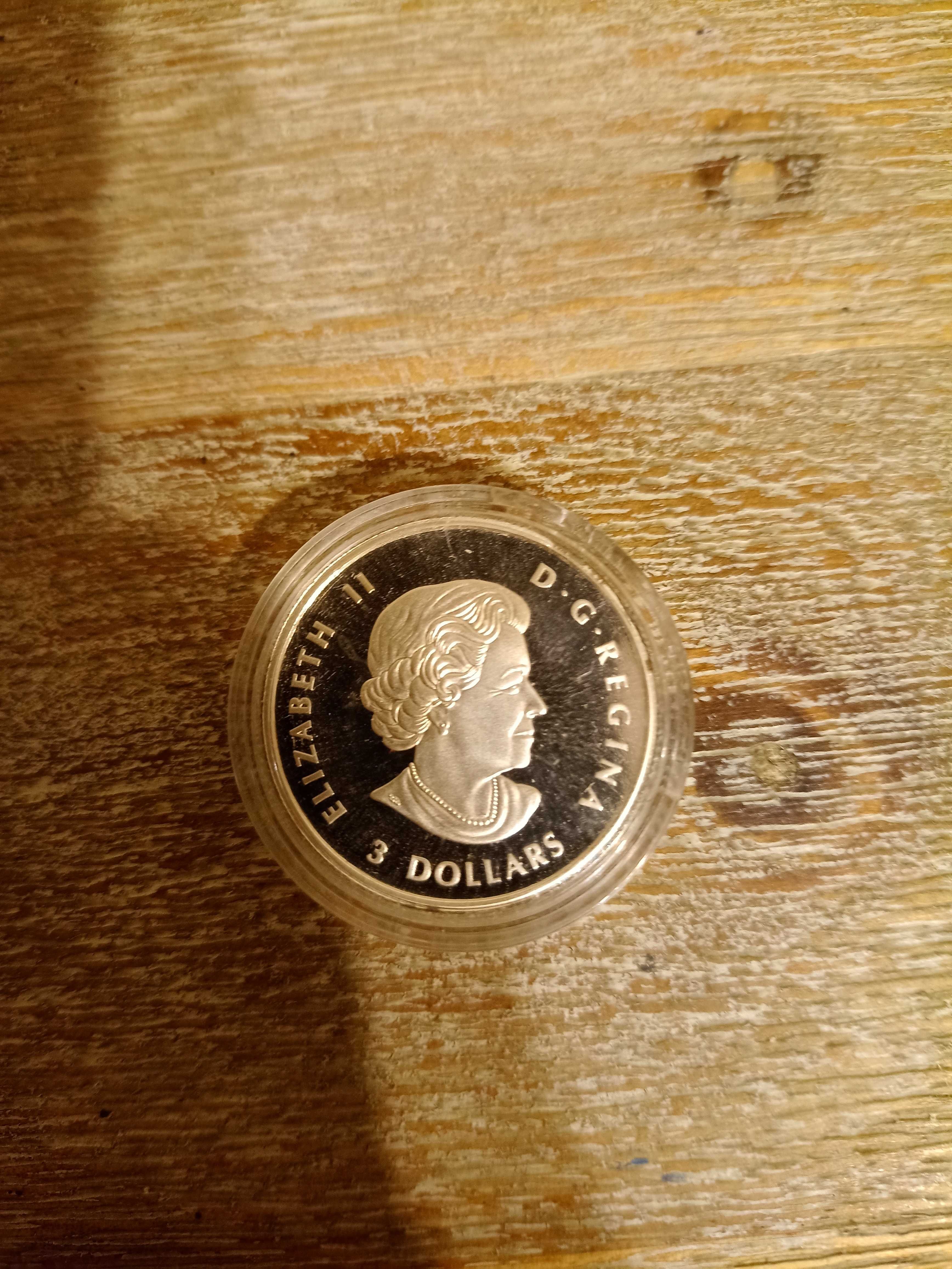 Vand moneda de argint cu Regina Elisabeta 2
