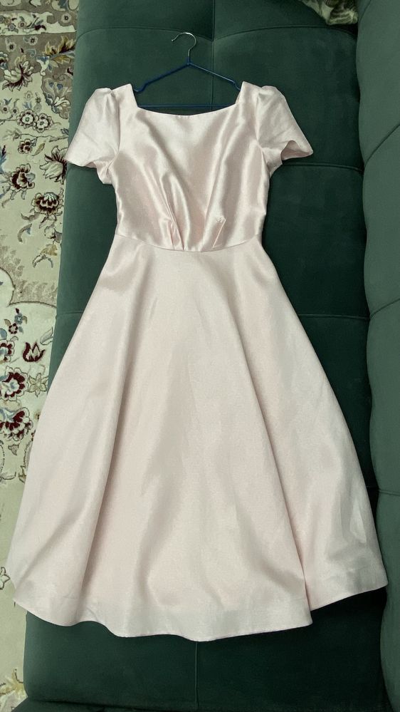 Платье пыльно розовое