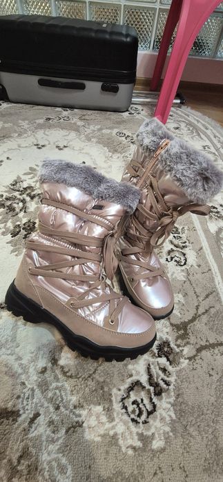 Ghete fete îmblanite