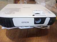 Продается проектор Epson EB-S41 + экран (210х210)
