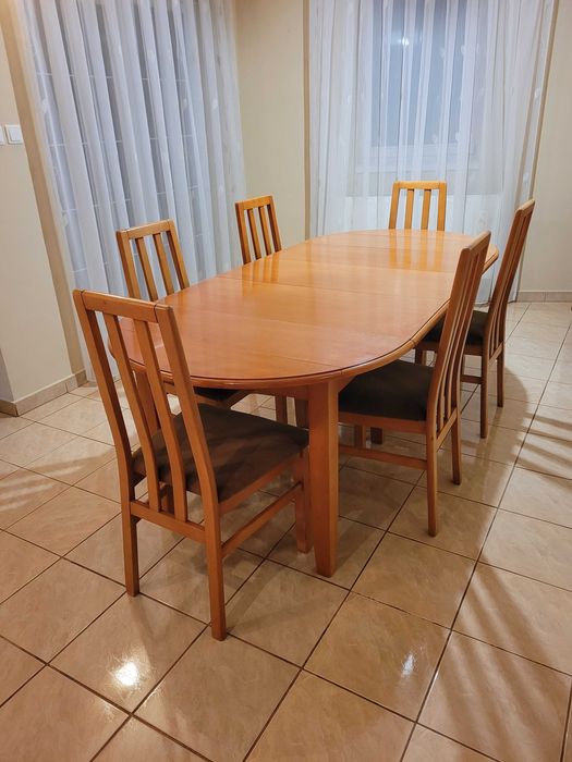 masa extensibila,  1 m- 2,50 m cu 6 scaune tapițate