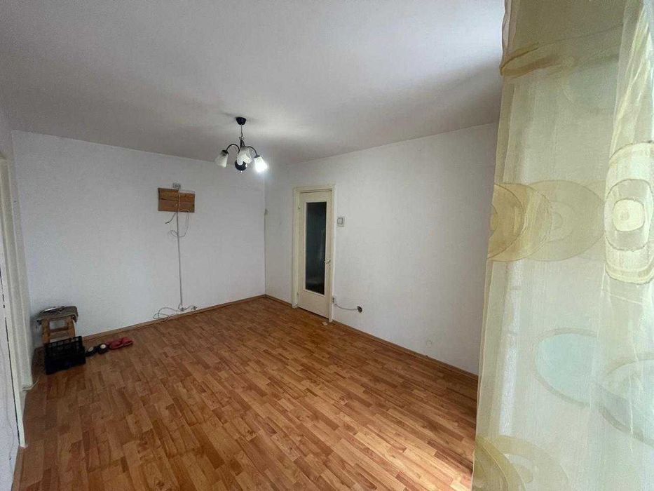 Apartament 2 camere, semidecomandat, etaj 1 - Strada Maratei