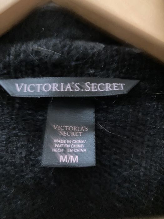 Дамски жилетки и пуловер