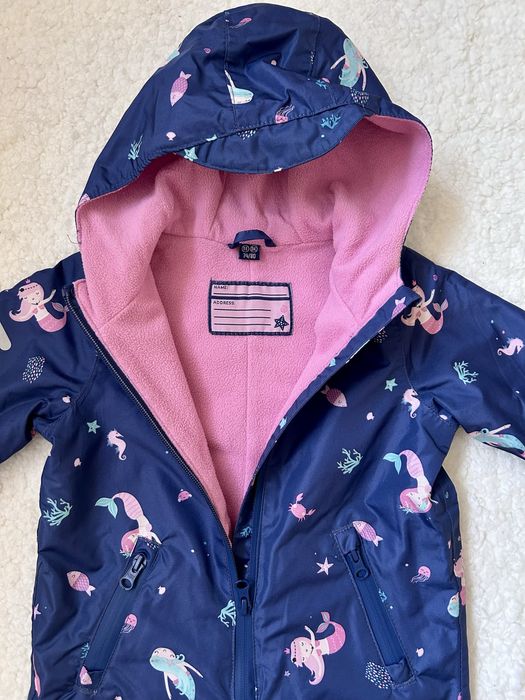 Космонавт, палто и костюм за дъжд