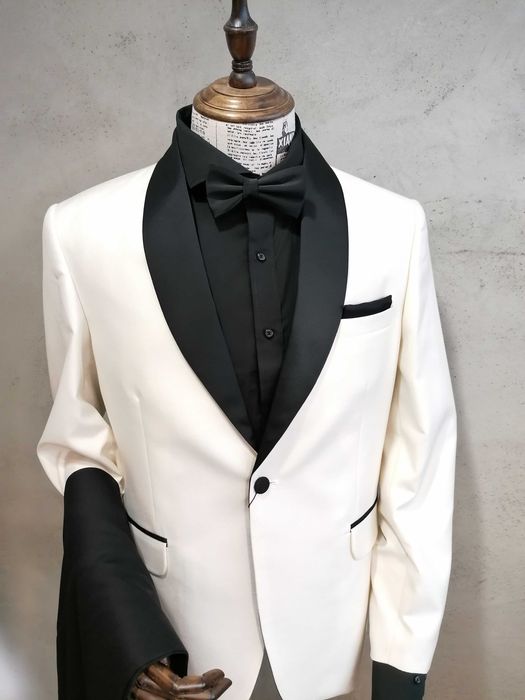 Costum de mire culoare ivory, elegant mărimea 48