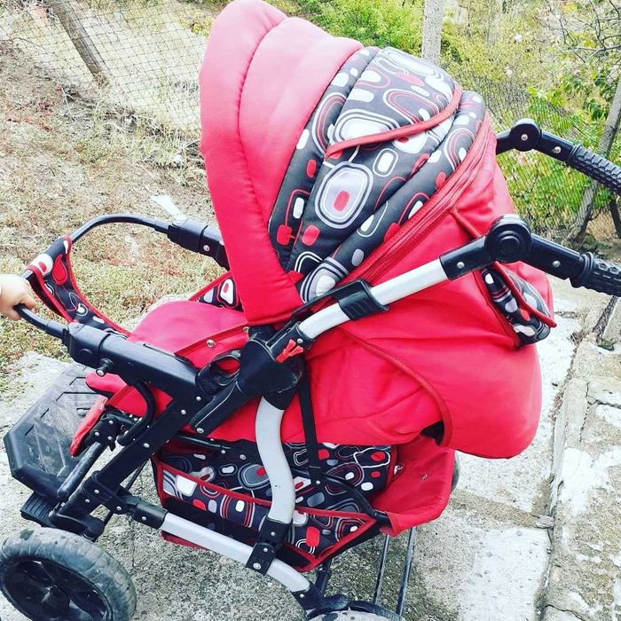 Бебешка количка 2в1 много добро състояние с помпащи гуми.