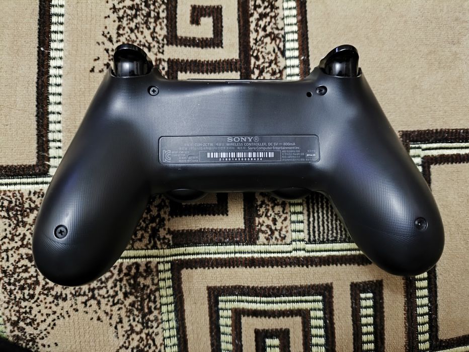 Продам PS4 геймпад (джойстик)