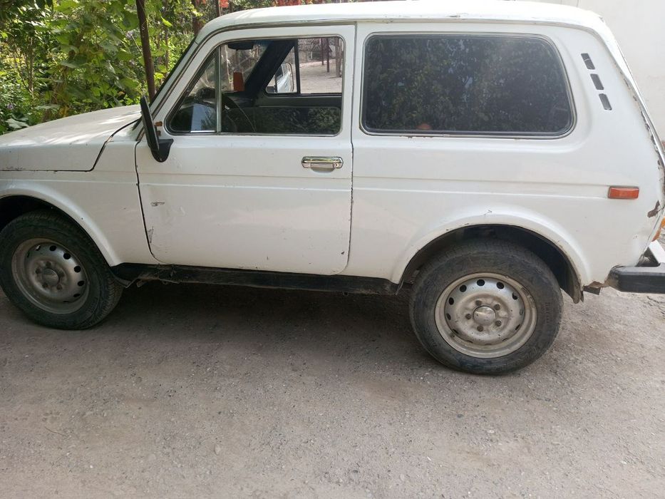 Niva sotiladi 1800$