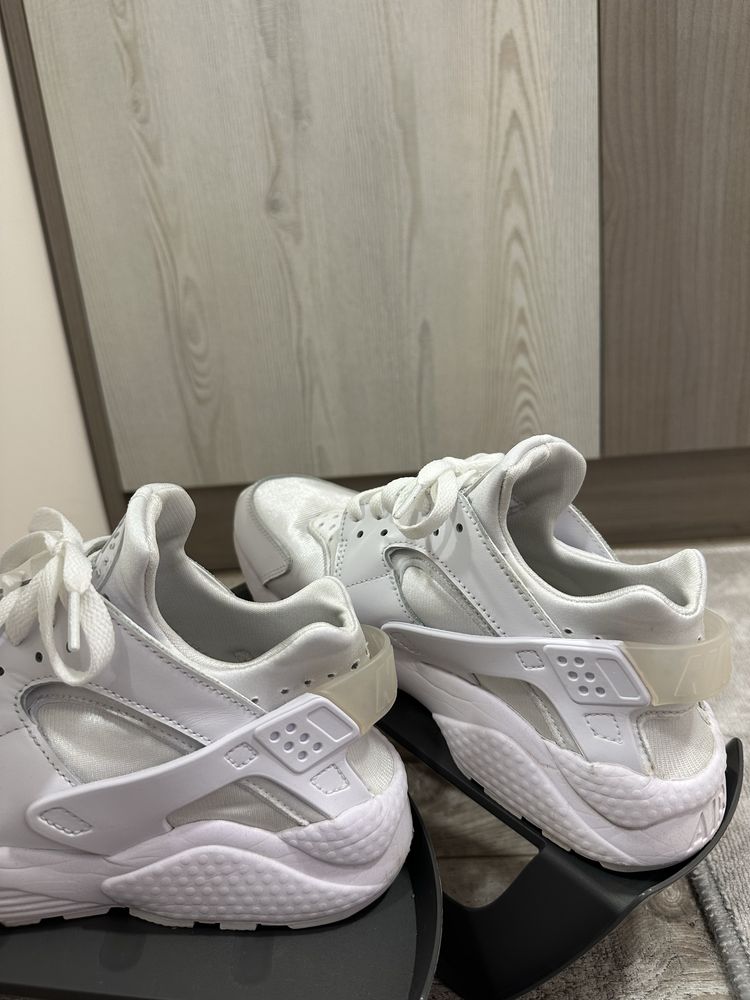 Маратонки huarage