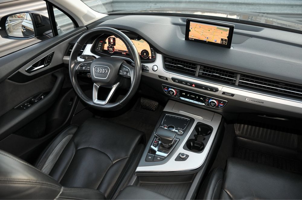 Audi Q7 S-line mod 2018 pret 22900