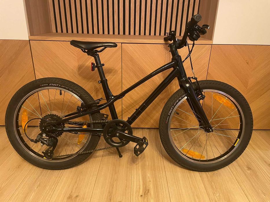 Bicicleta copii mtb SPECIALIZED Jett 20 - Gloss Cast Black | 6-9 ani