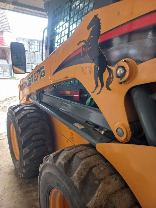 Miniincarcator Mustang 2018 înmatriculat  4 tone cu high flow  ca nou.