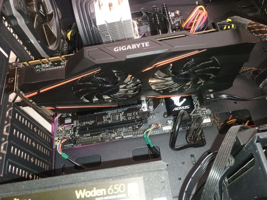 Placa video 1070. 8 g